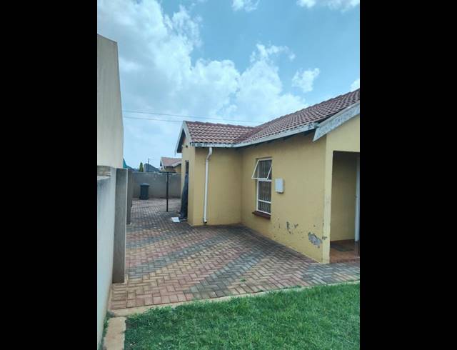 3 BEDROOM HOUSE FOR SALE IN DAWN PARK
